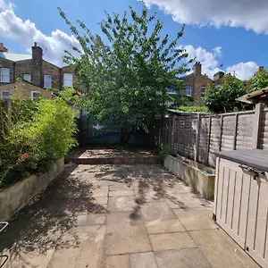 https://single-room-with-en-suite-shower-room-in-zone-1-london.brighton-hotels-england.com